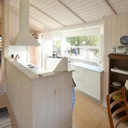 2 Bedroom Beautiful In Dom wakacyjny *