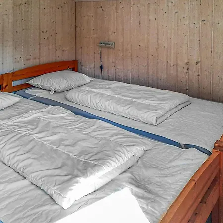 2 Bedroom Beautiful In Dom wakacyjny